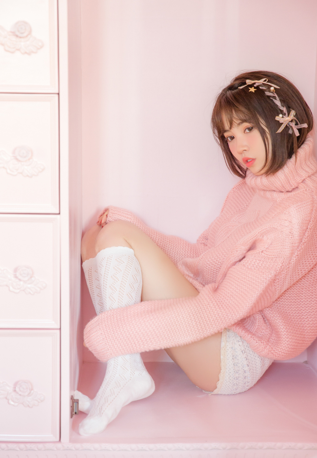 洛天依金丝雀可爱萝莉丝袜美腿Cosplay写真图片