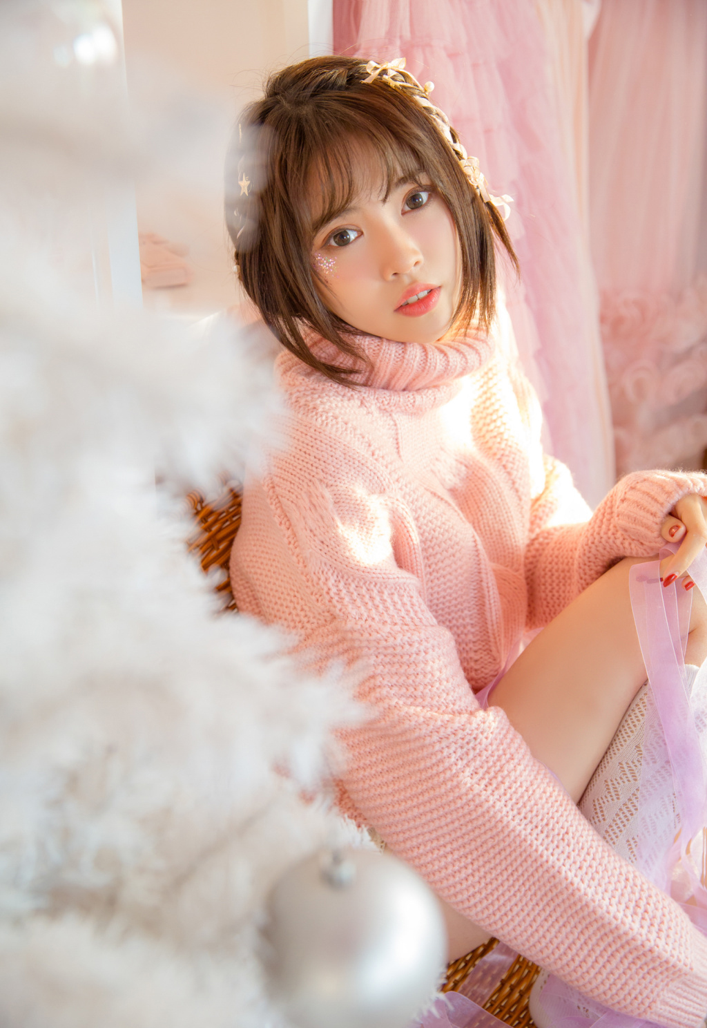 韩雪彩色丝袜完美身段性感时尚写真图片