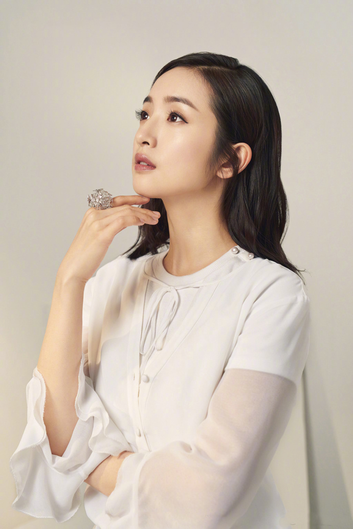 林依晨优雅俏皮时尚大片写真图片图片