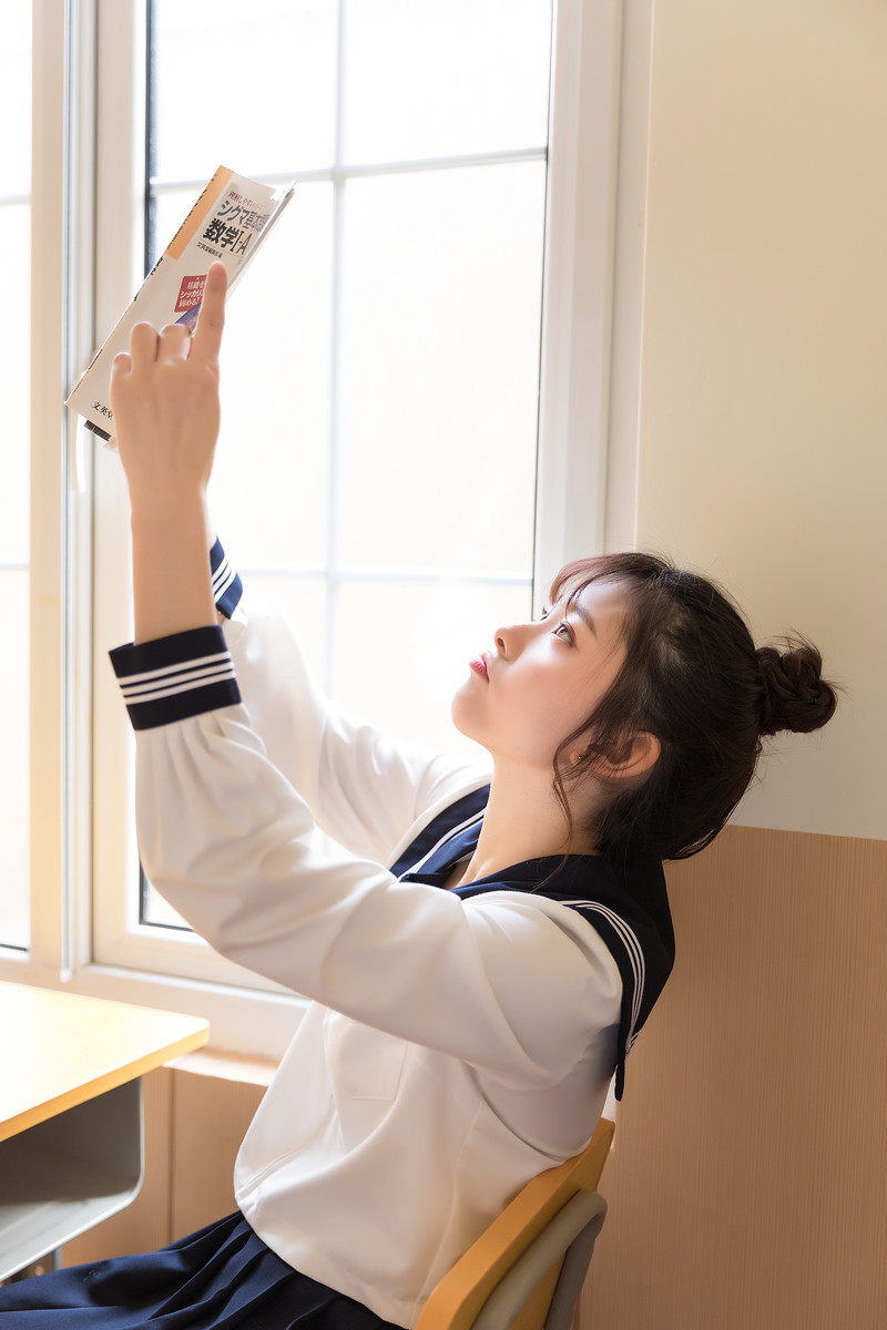 清纯校花美女生活照 长发直发美女图片大全图片