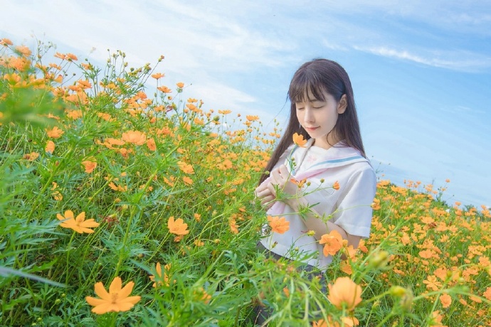 尹恩惠果园俏皮甜美写真 娇俏可爱小女生图片