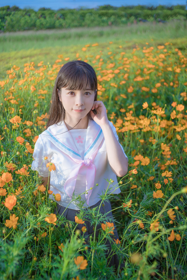 尹恩惠果园俏皮甜美写真 娇俏可爱小女生图片