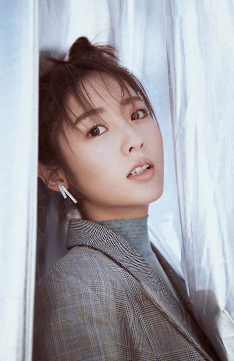高清中国内地北京朝阳女演员邢菲时尚摩登写真图片桌面壁纸图片