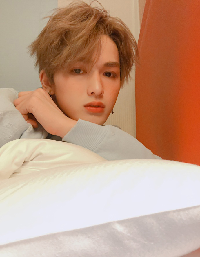 高清内陆男星朱正廷自拍照图片图片