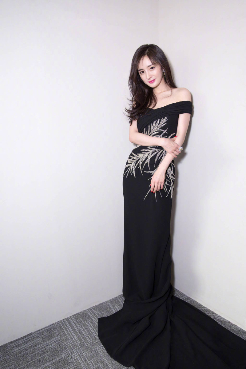 中国内地北京影视女演员杨幂优雅复古写真桌面壁纸图片