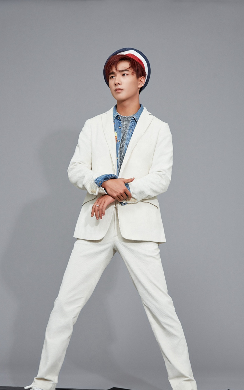 大陆内地男演员李宏毅酷痞帅气时尚写真图片图片
