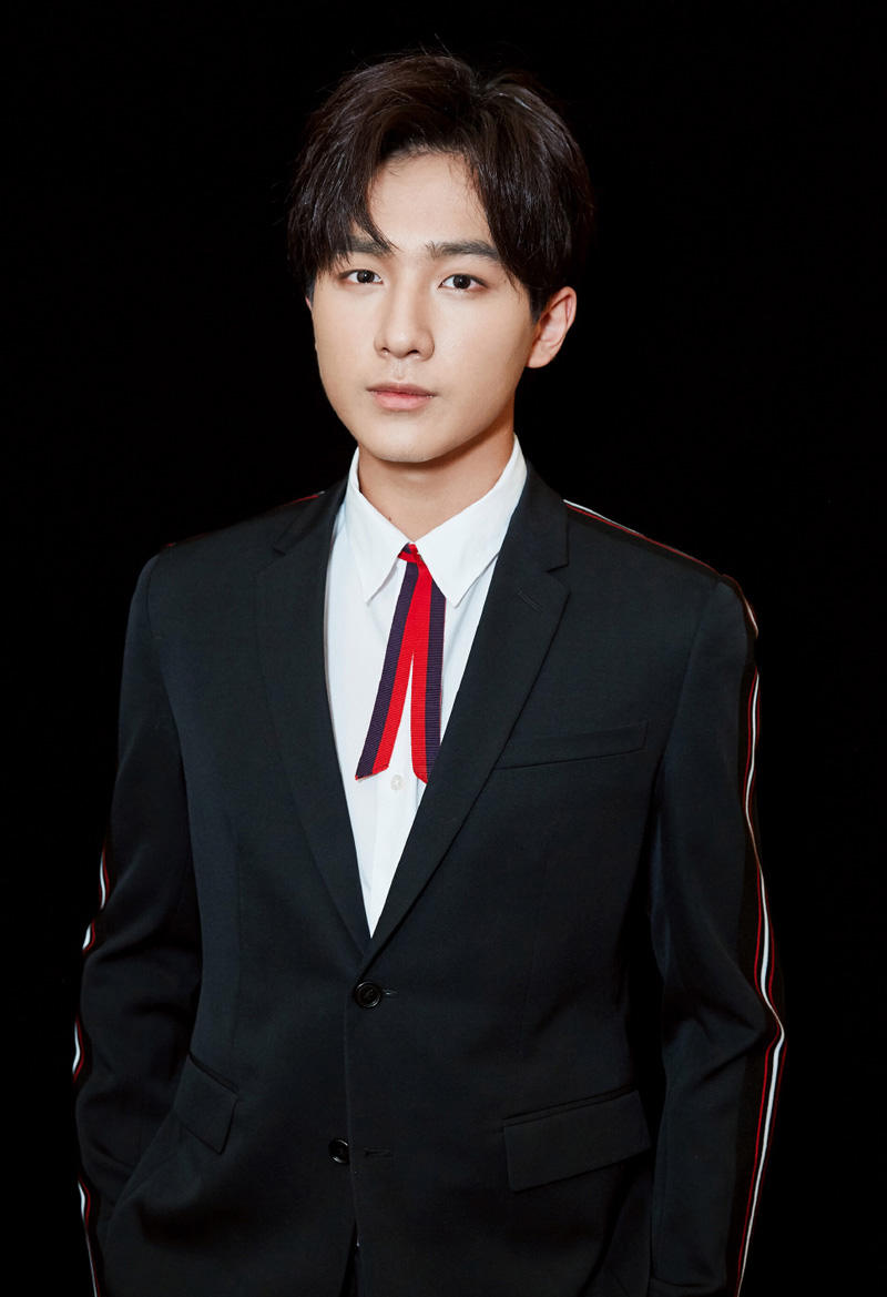 大陆内地男演员李宏毅帅气不羁时尚写真图片图片