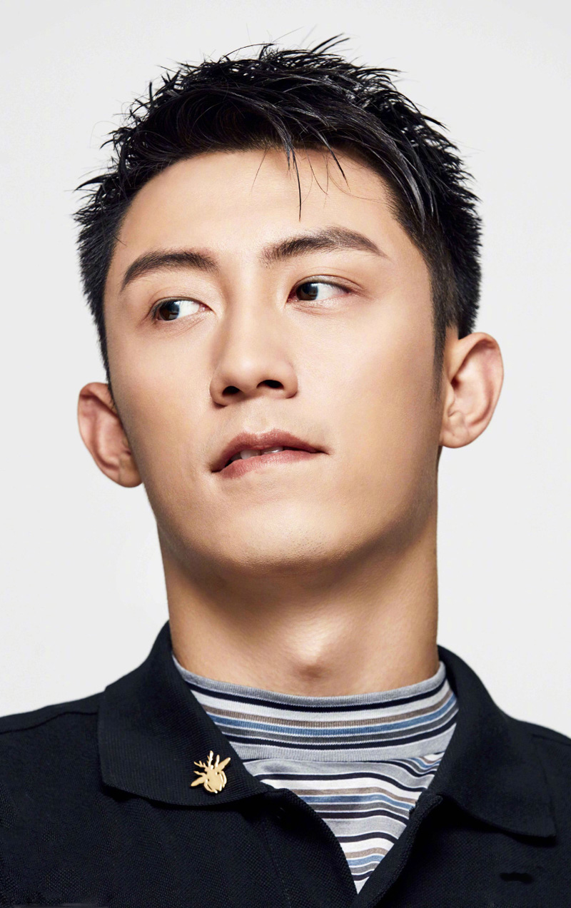 高清辽宁省丹东市男明显黄景瑜时尚杂志写真帅气图片图片