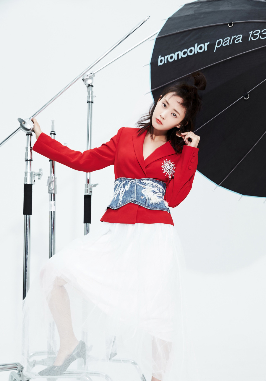 高清中国内地山东济南女演员李一桐Q清纯小公主白裙明星美女写真图片图片