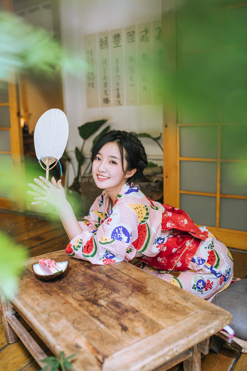 陈意涵青春涂鸦写真图片 天生可爱娃娃脸图片
