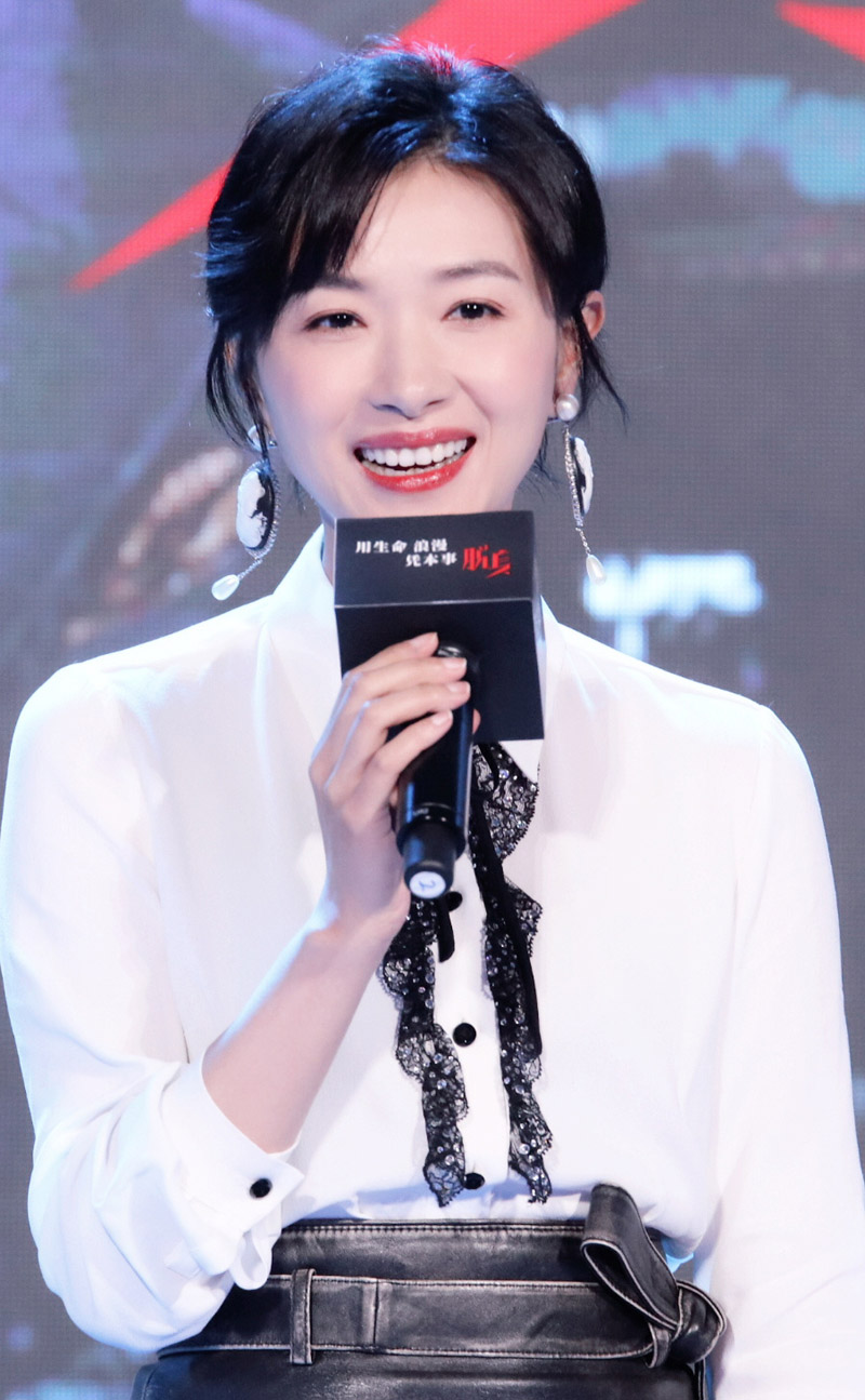 万茜OL装扮干练性感杂志写真图片图片