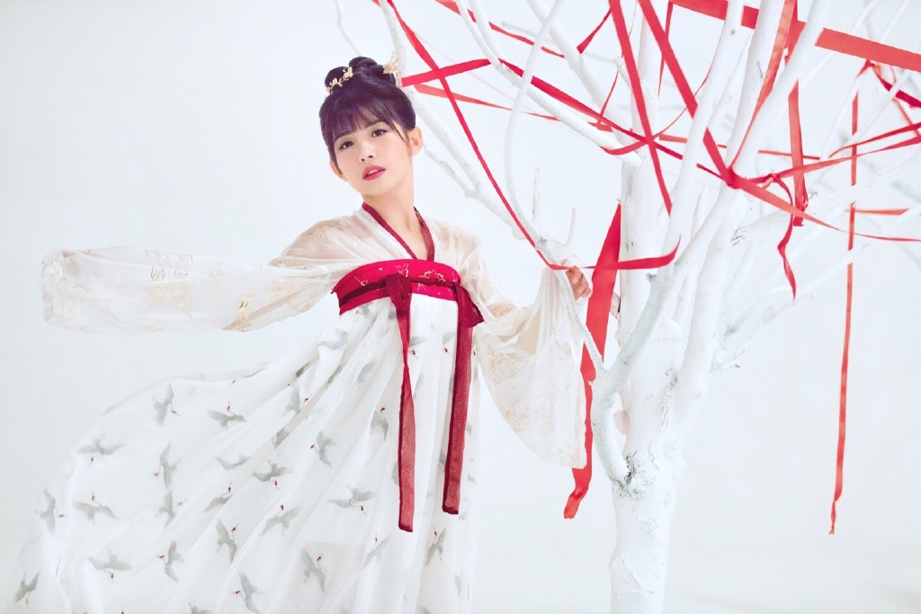 高清广东深圳女星火箭少女101yamy赖美云傅菁黑白配写真图片图片