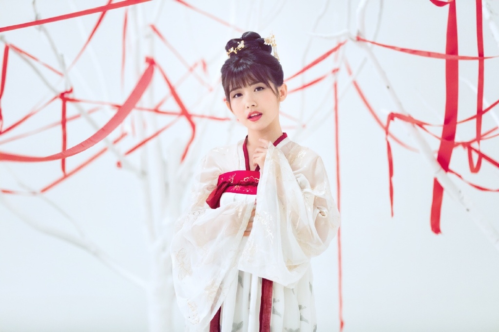 高清广东深圳女星火箭少女101yamy赖美云傅菁黑白配写真图片图片