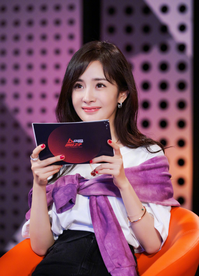 中国内地北京影视女演员杨幂优雅复古写真桌面壁纸图片