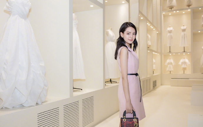 高清女星李诗颖巴黎时装周优雅甜美写真图片图片