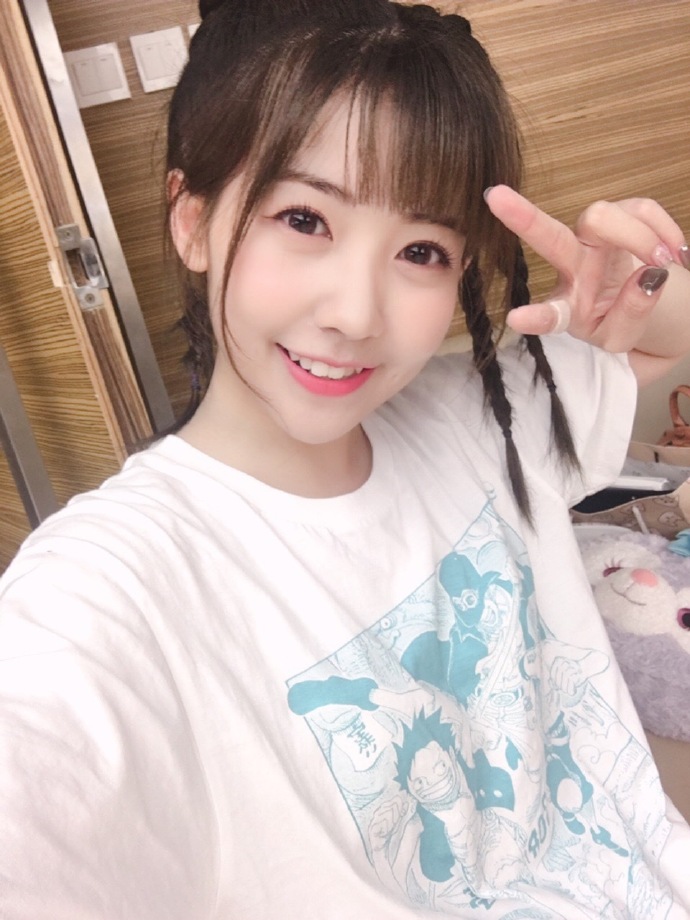 高清广东深圳女星火箭少女101yamy赖美云傅菁黑白配写真图片图片