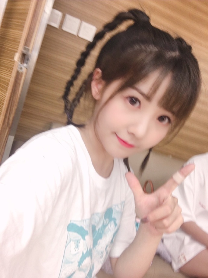 高清广东深圳女星火箭少女101yamy赖美云傅菁黑白配写真图片图片