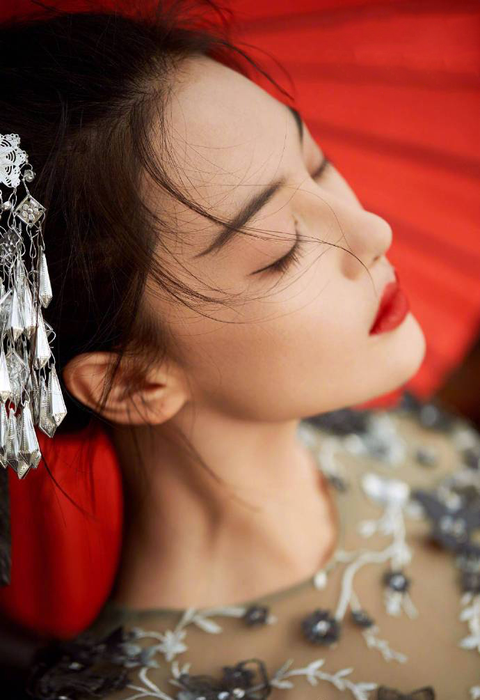 张馨予性感长裙礼服高清图片图片