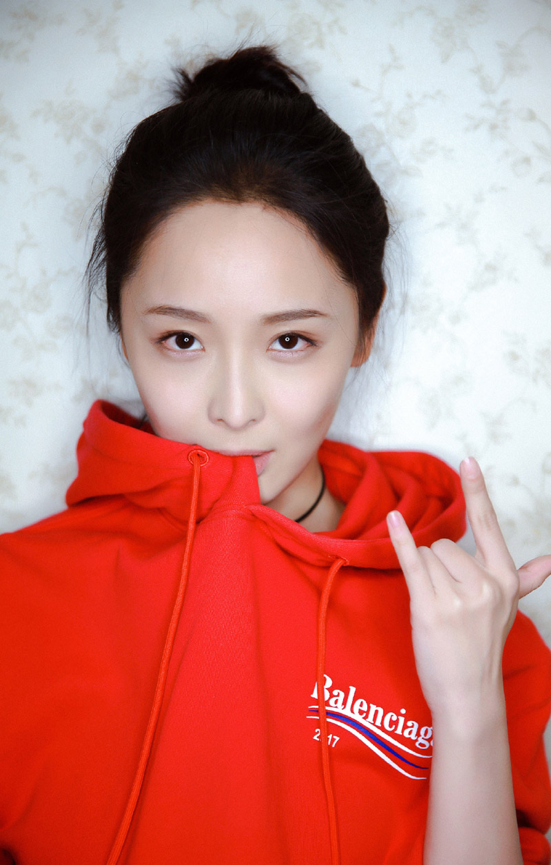 李曼可爱俏皮丸子头写真图片图片
