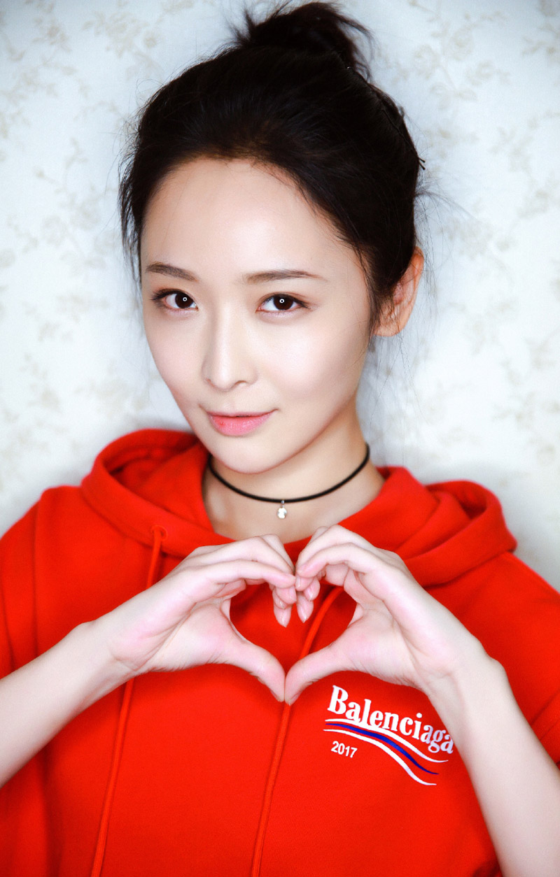 李曼可爱俏皮丸子头写真图片图片
