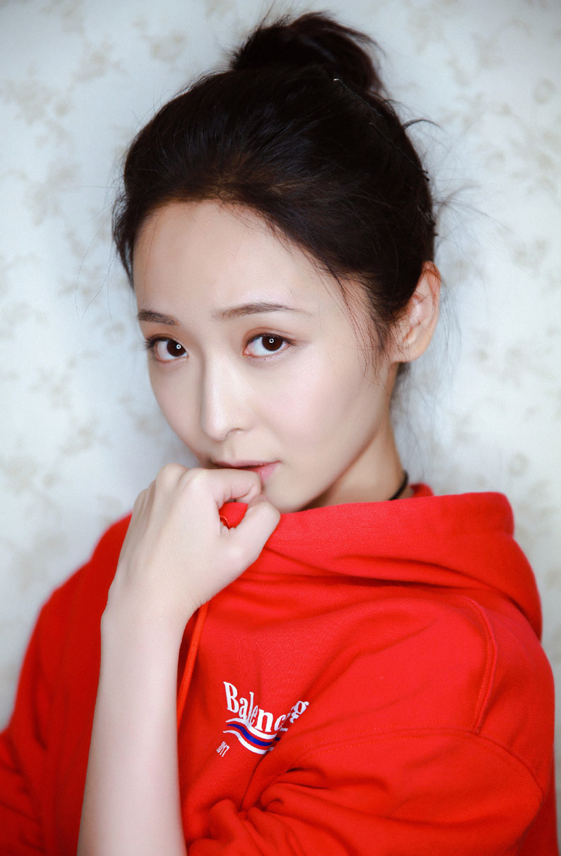李曼可爱俏皮丸子头写真图片图片