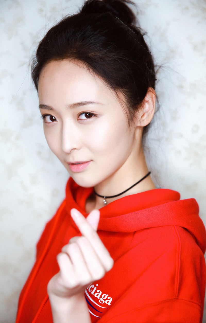 李曼可爱俏皮丸子头写真图片图片