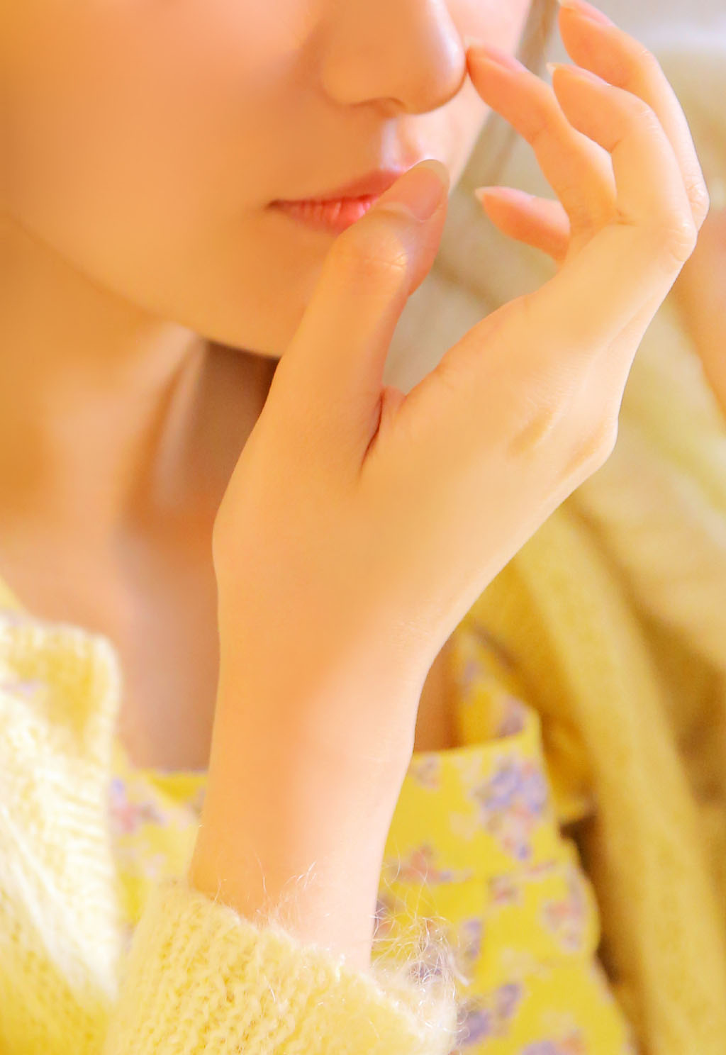 极品美女吊带短裤白丝袜诱惑写真图片