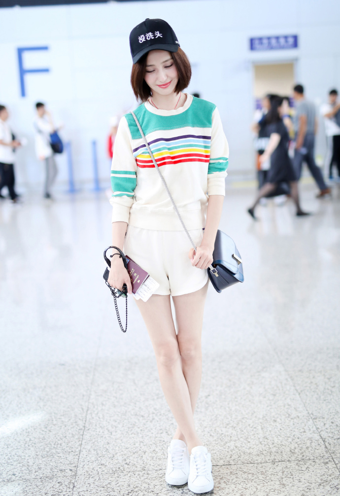 高清中国内地新疆伊犁影视女演员佟丽娅性感妩媚写真图片图片