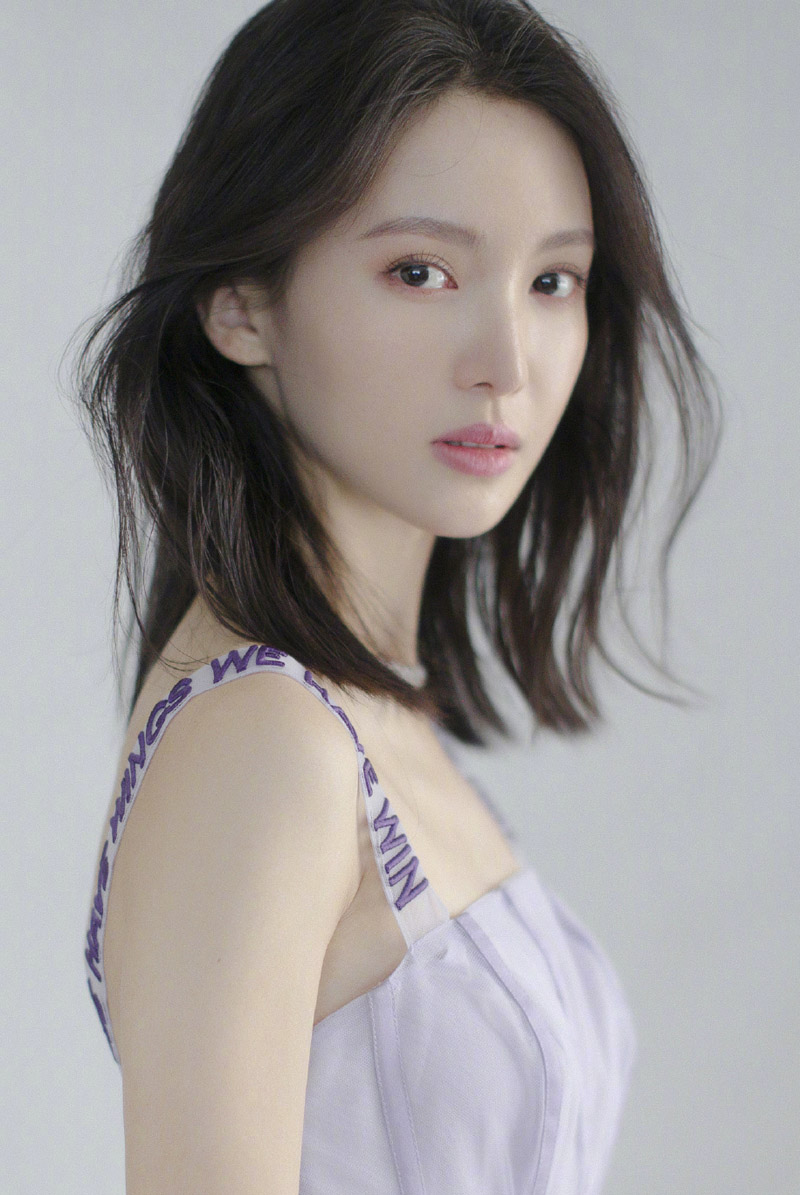中国大陆山东济南女演员平面模特金晨性感时髦机场照图片图片