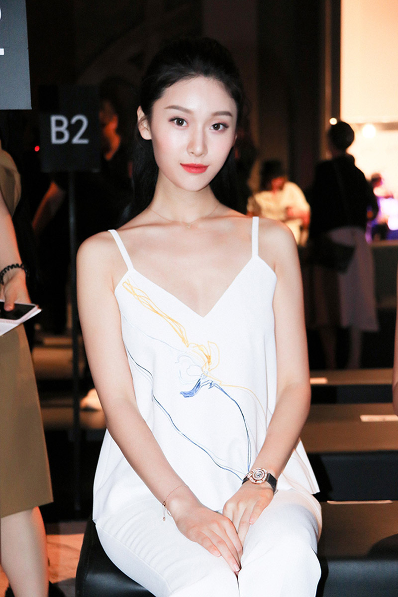 子璇图片
