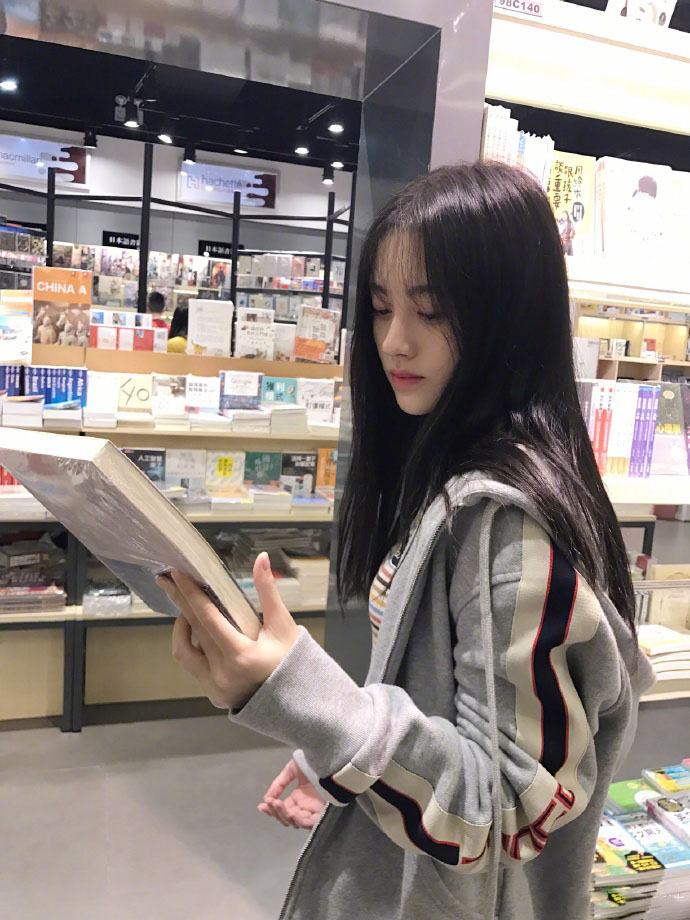 鞠婧祎图片