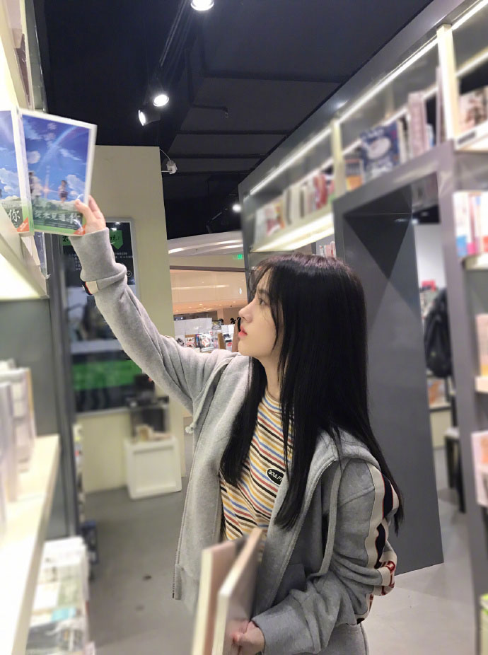 鞠婧祎图片