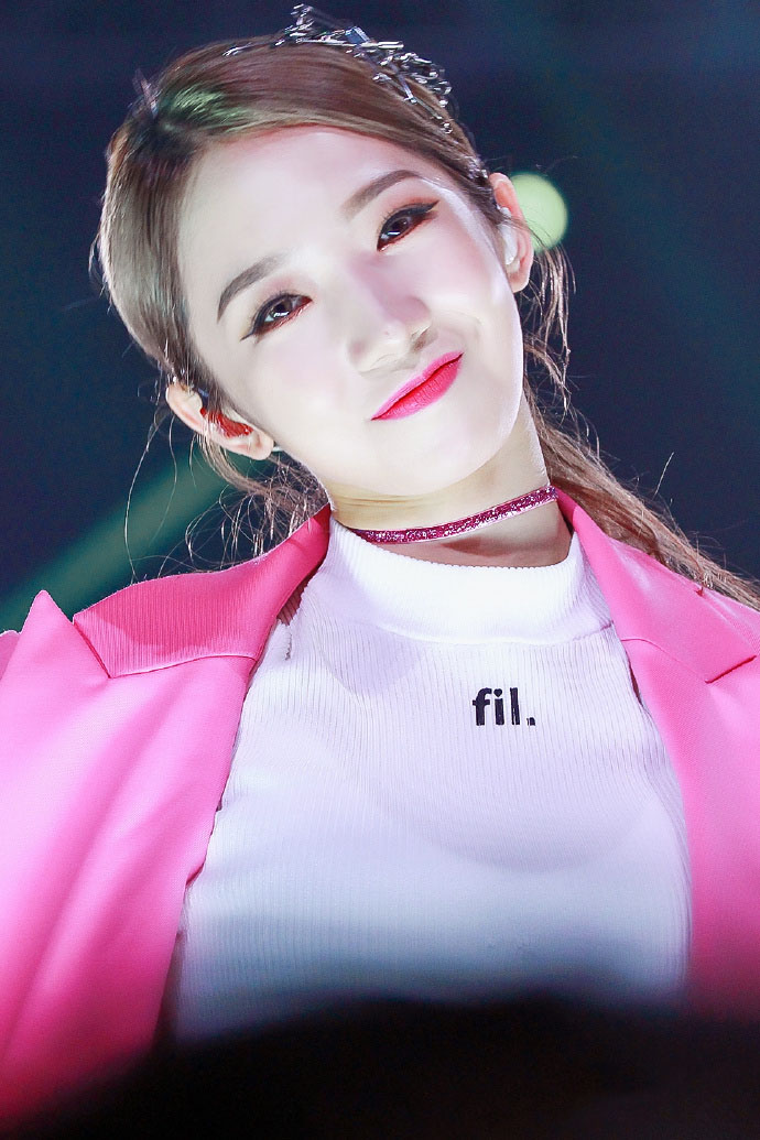 高清女明星孟美岐酷美西装写真图片图片