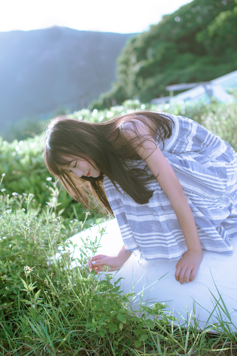 沙滩美女图片