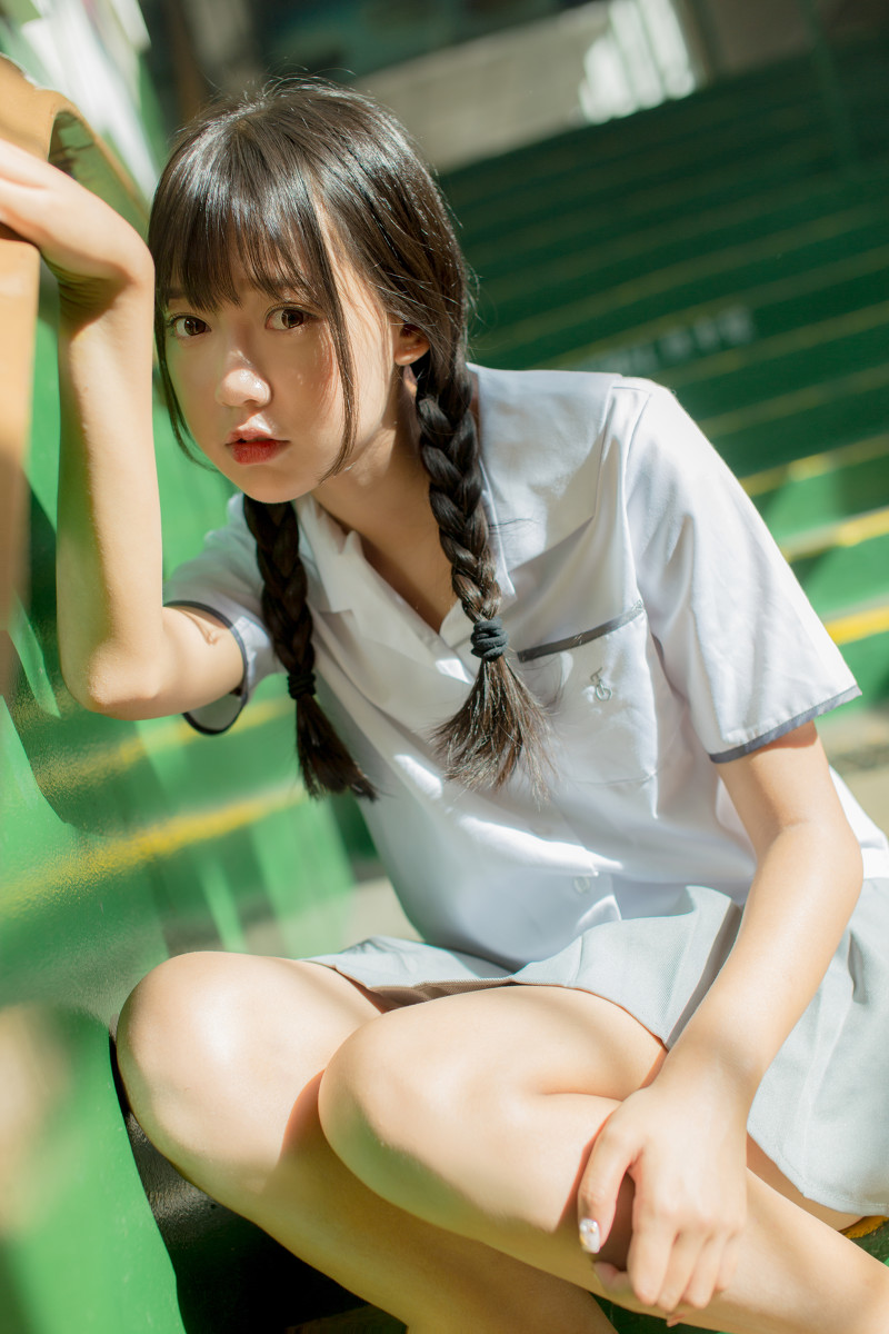 沙滩美女图片