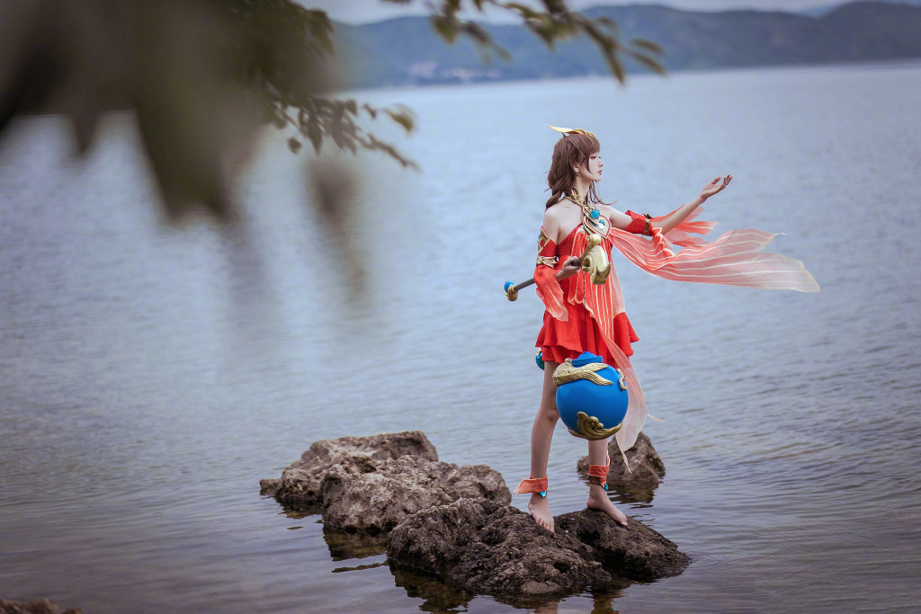 动漫人物cosplay冷艳的表情图片
