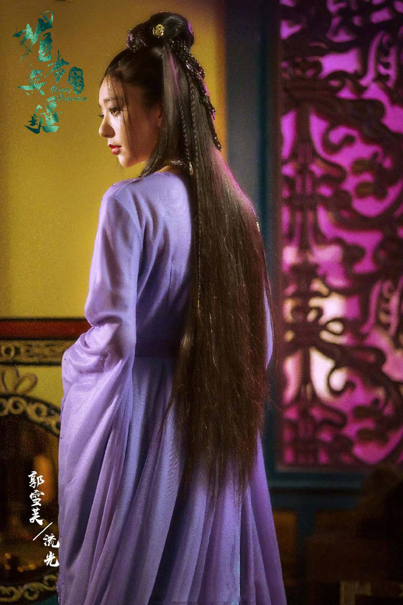中国台湾流行乐女歌手、影视演员、平面模特郭雪芙玩性感居家写真露香肩锁骨图片图片 中国台湾流行乐女歌手、影视演员、平面模特郭雪芙玩性感居家写真露香肩锁骨图片图片