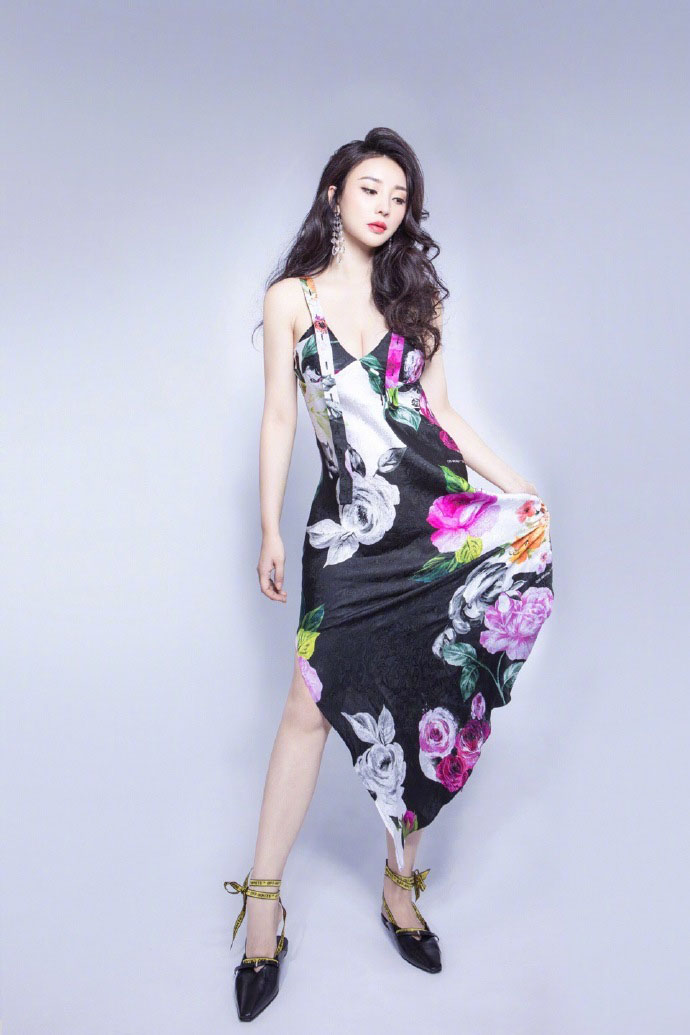 中国内地湖南衡阳女演员柳岩写真电脑桌面壁纸之网络美女图片