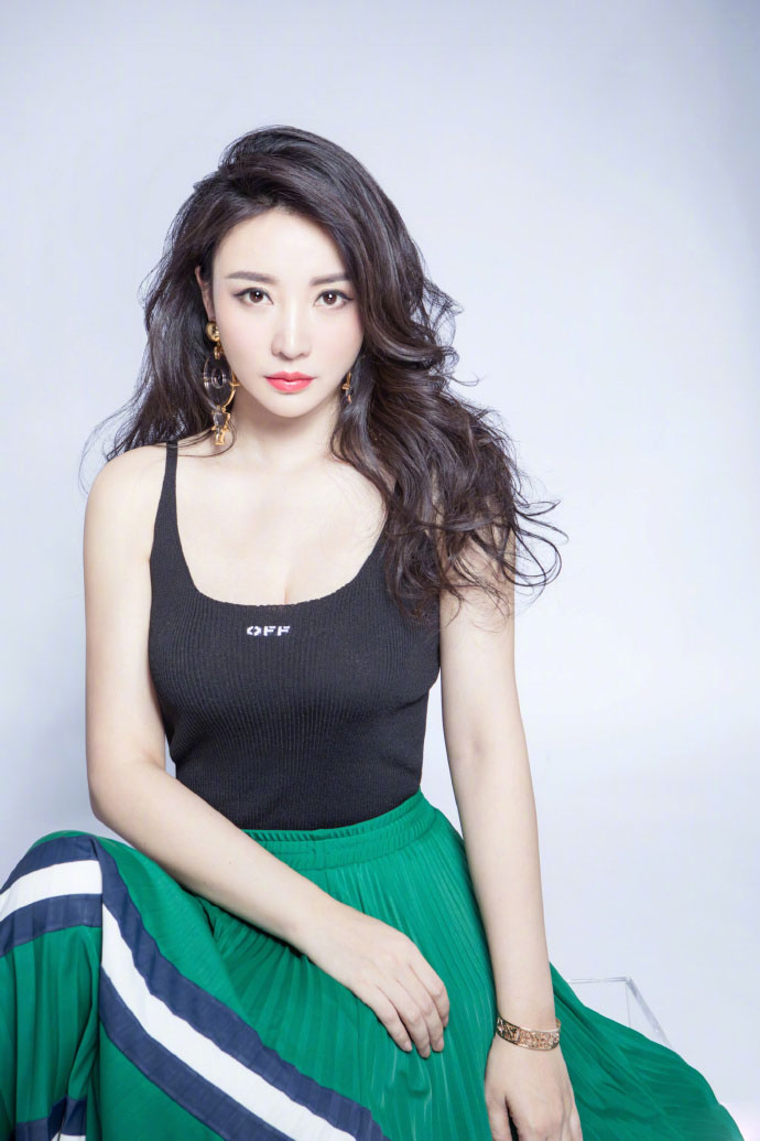 中国内地湖南衡阳女演员柳岩写真电脑桌面壁纸之网络美女图片