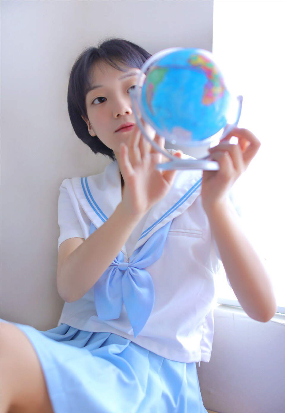 短发美女大学生性感mm制服诱惑写真图片