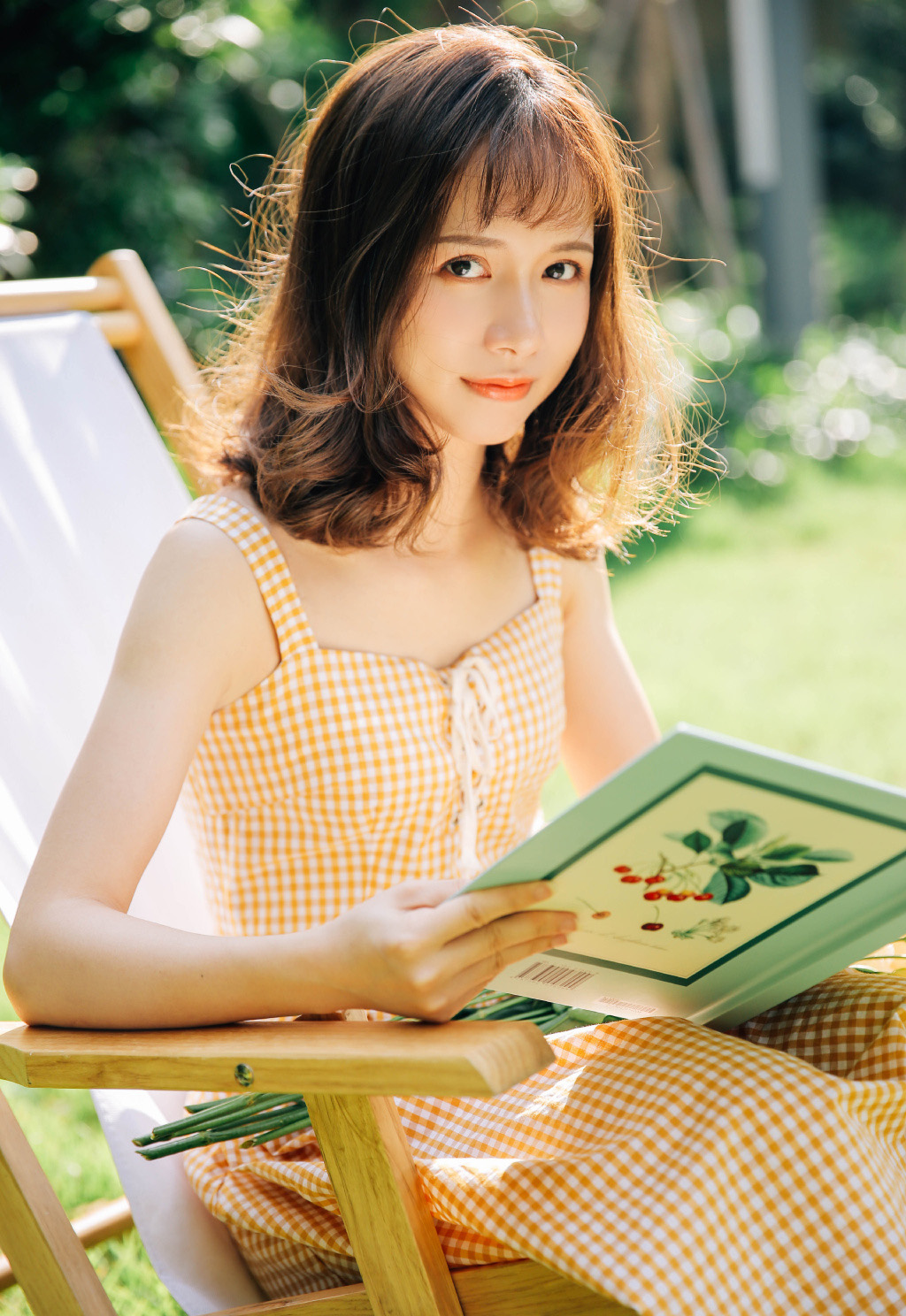高清00后青春美少女热裤美女吊带锁骨性感私房写真图片