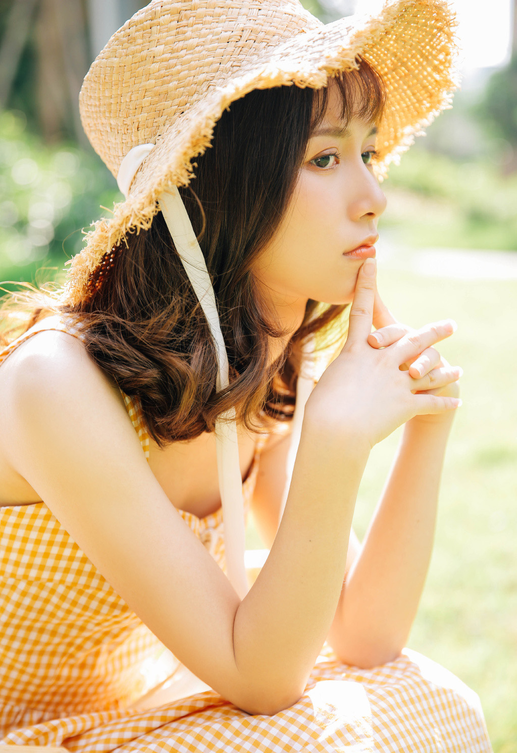 高清00后青春美少女热裤美女吊带锁骨性感私房写真图片