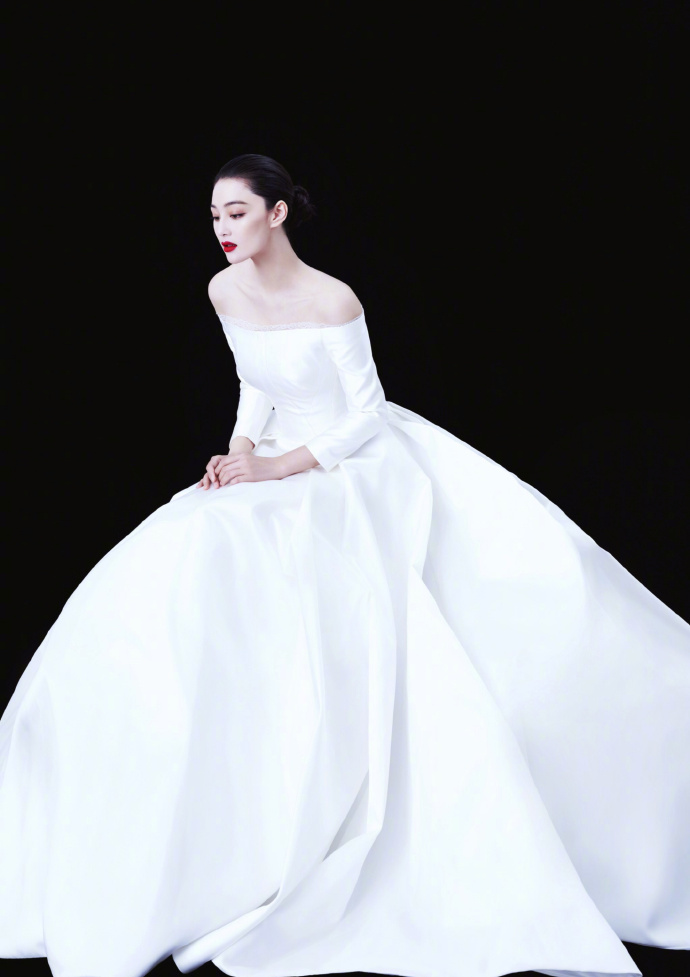 张馨予性感婚纱照高清写真图片图片