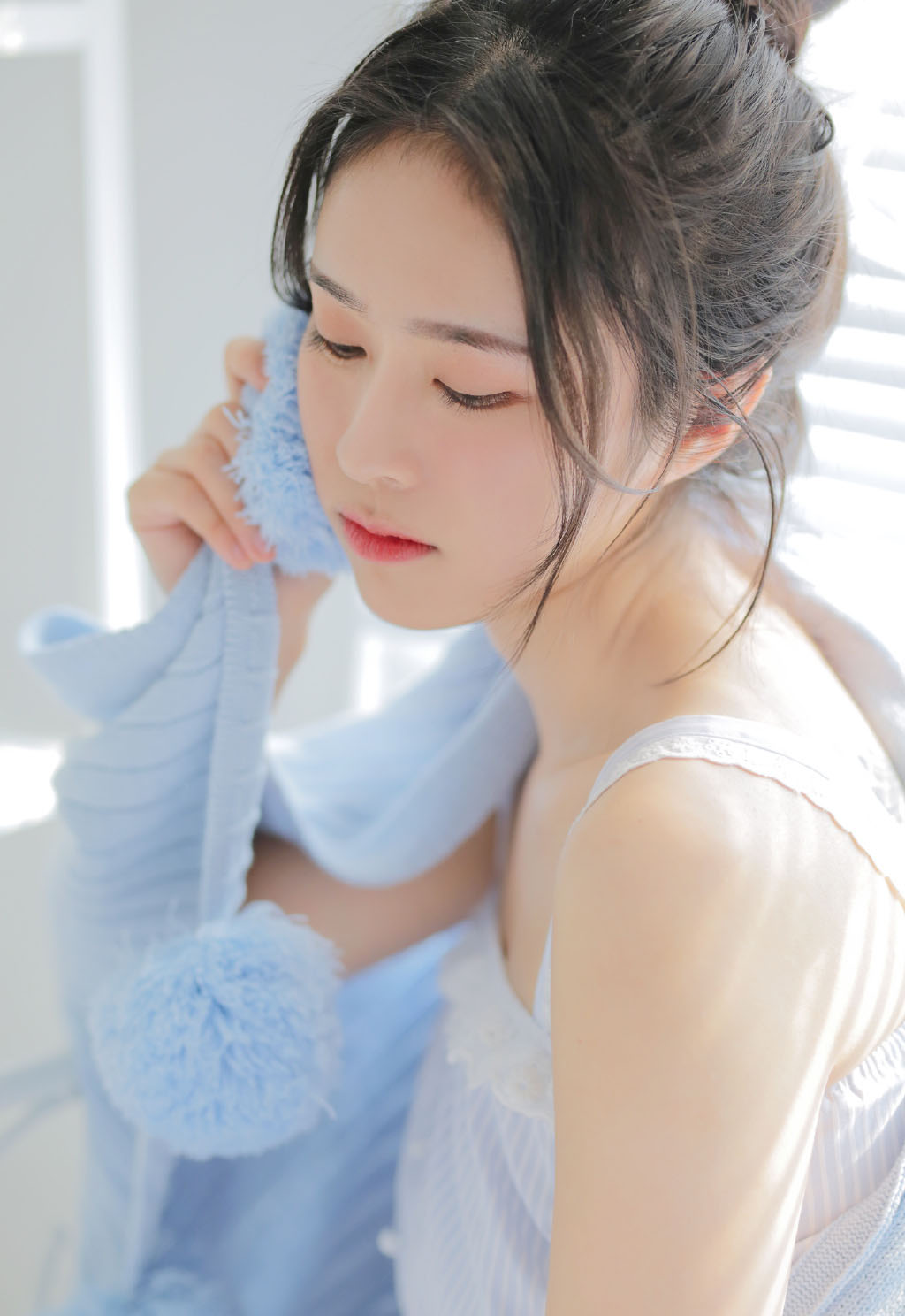 床上美女图片