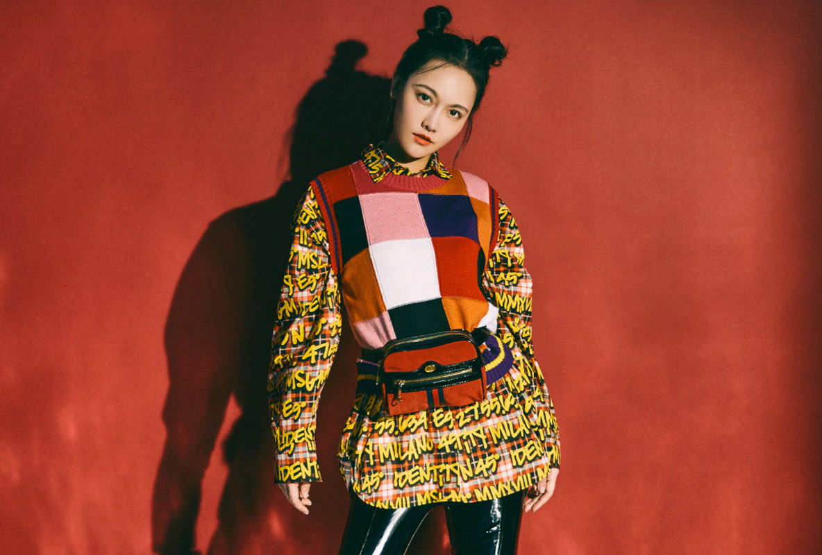 内地重庆渝中女演员孙骁骁甜美灵动时尚写真大片图片