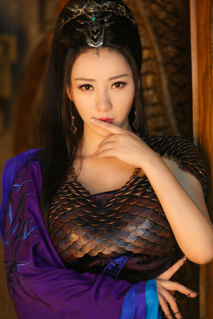 中国内地湖南衡阳女演员柳岩写真电脑桌面壁纸之网络美女图片