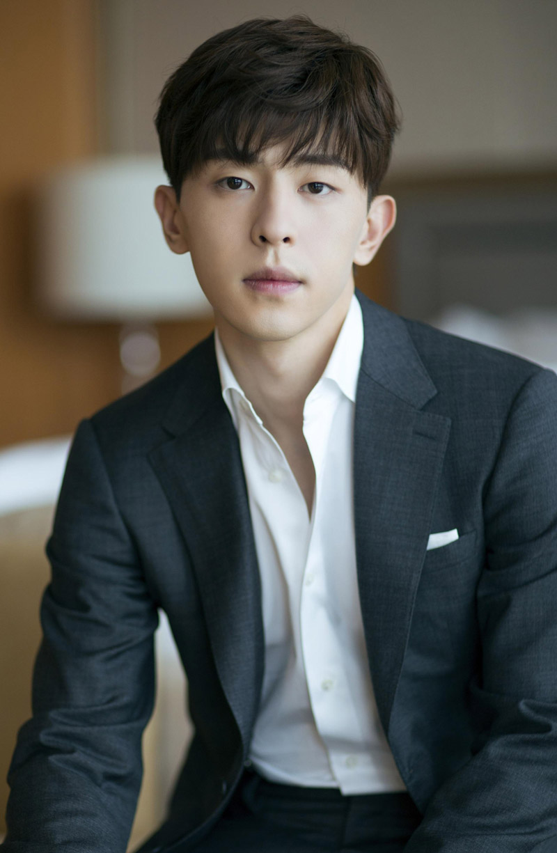 中国内地影视河北省石家庄男演员邓伦儒雅绅士西装写真图片图片