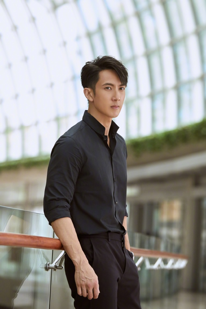 吴尊图片 吴尊西服造型魅力杂志写真图片 吴尊图片 吴尊西服造型魅力杂志写真图片