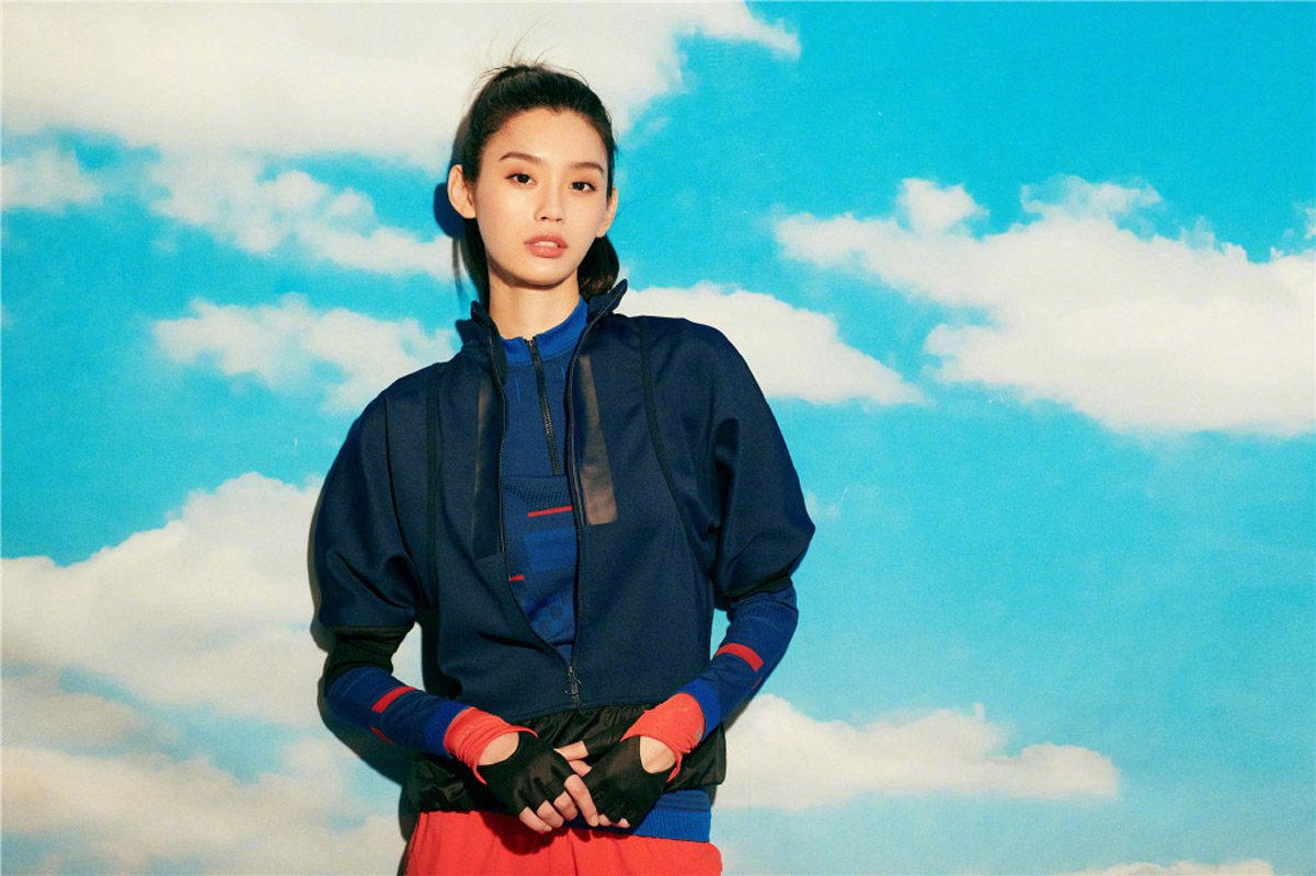 中国内地上海女模特奚梦瑶魅惑红唇曼妙身材性感大片写真图片
