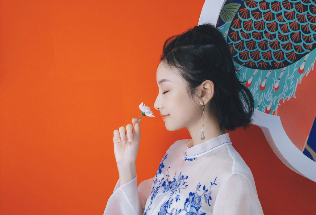 高清中国内地女演员美女姜梓新清新俏丽时尚写真图片图片